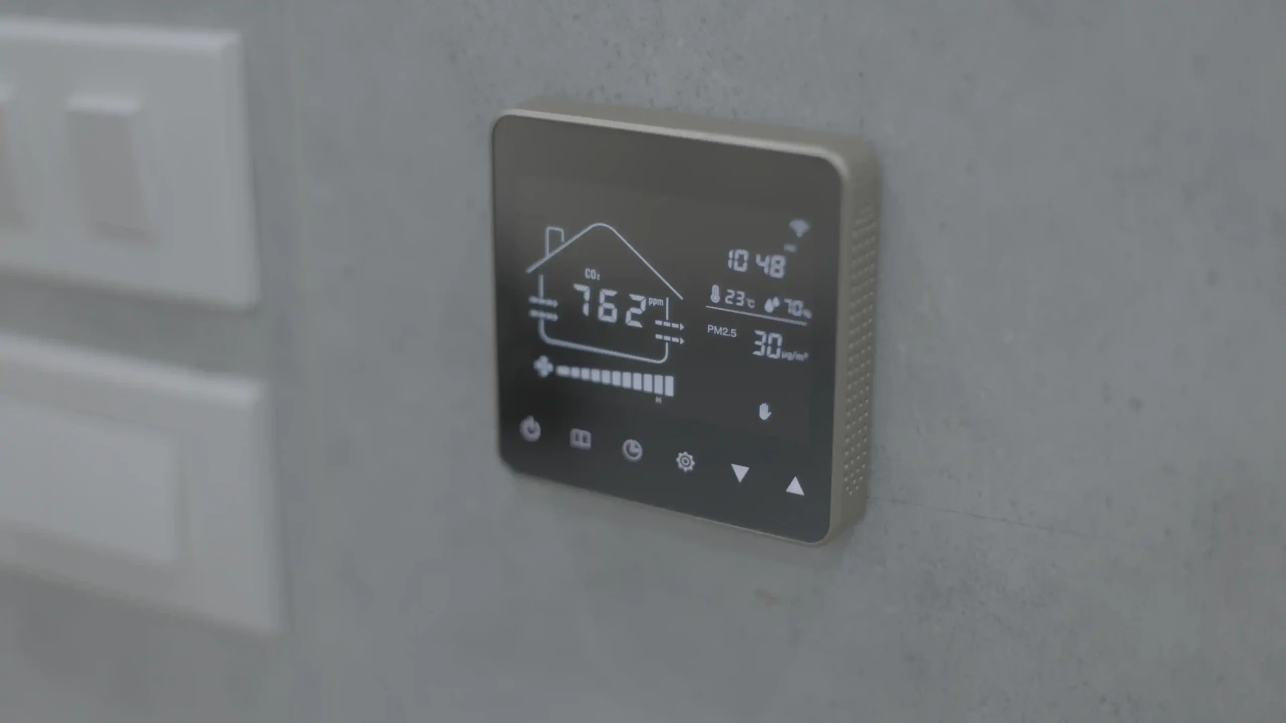 Chỉ số PM2.5 đạt 30μg/m³ sau khi bật máy cấp khí tươi hồi nhiệt TP AIR-B tại HCM