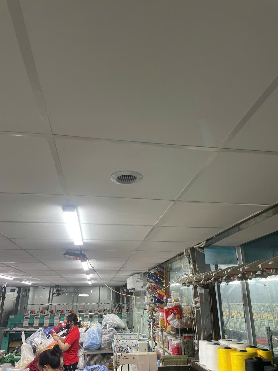 Xưởng may áo thun sau khi hoàn thành lắp đặt hệ thống cấp khí tươi TP AIR-N